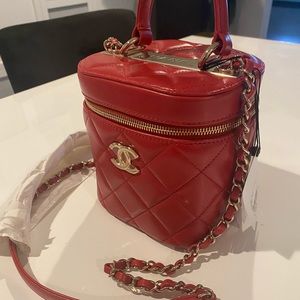 Authentic CHANEL VANITY TRENDY CC BAG.
